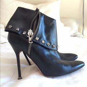 🎉1H FLASH SALE🎉Booties with Silver Studs Sz 39