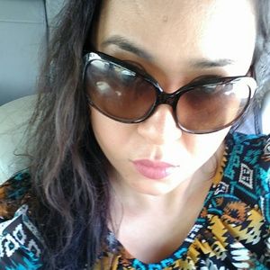 Meet your Posher, Anahi