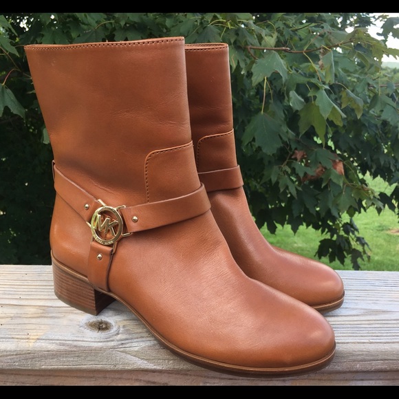 Michael kors zip up brown bootie size 8.5