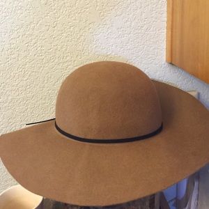 Wide brim floppy sun hat