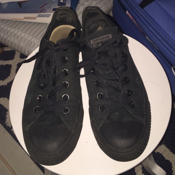 Black converse low tops