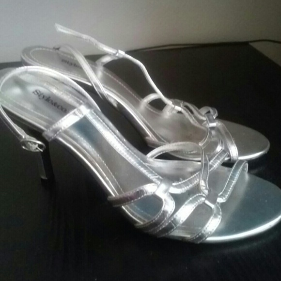 Silver Prom Shoe - Picture 2 of 2