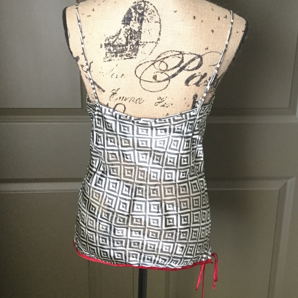 Geometrical pattern tank - Picture 2 of 4