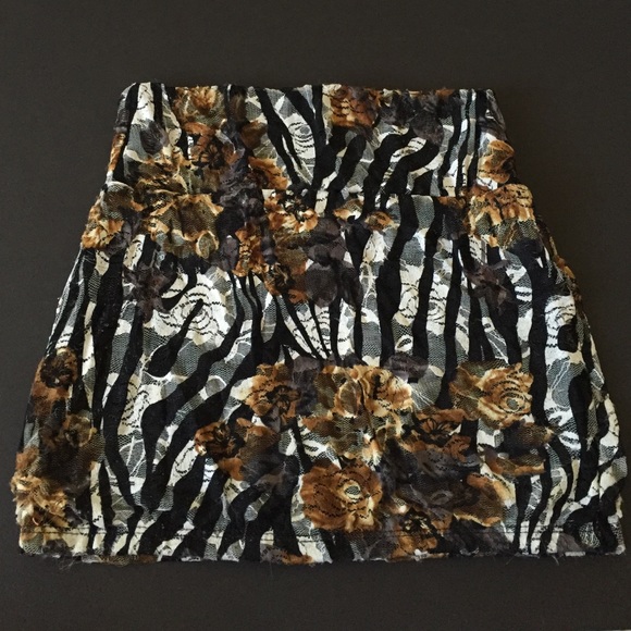 Laced skirt.
