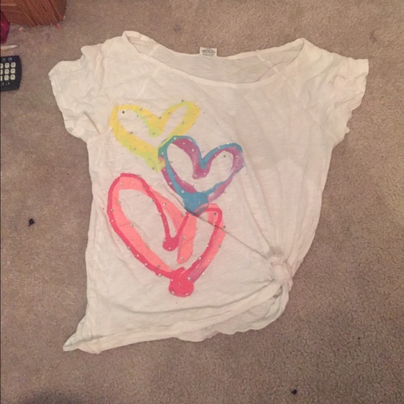 White shirt with colorful hearts