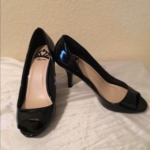 Black vinyl pumps