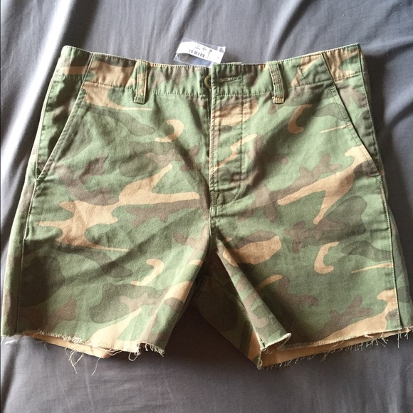 NWT Madewell Cargo Shorts in Camo