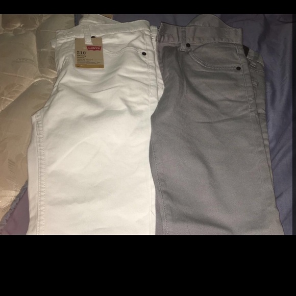 2 pairs of Levi's 20$ each white & grey skinny
