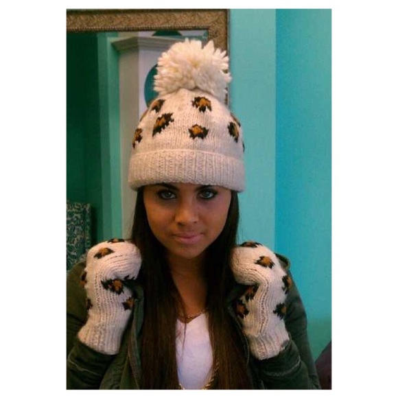 Cream leopard puff hat