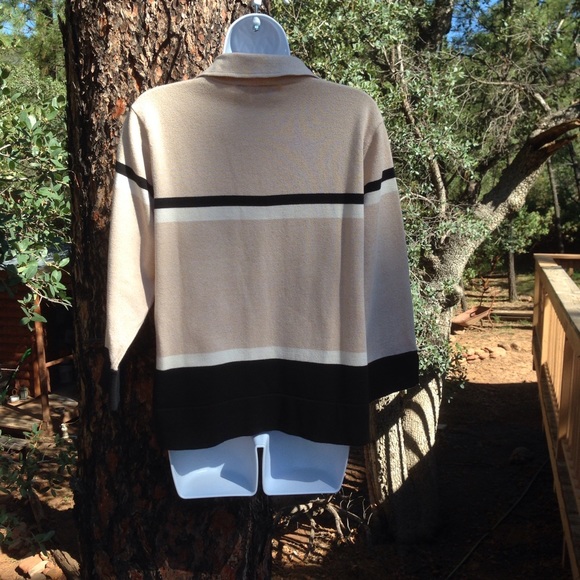 Liz Claiborne Petite Top - Picture 2 of 4