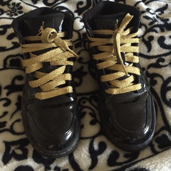 Jordan's- Black & Gold