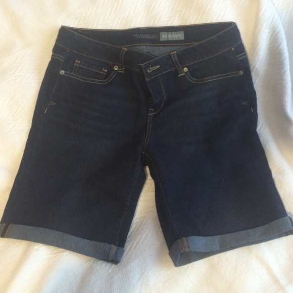 Bermuda jean shorts