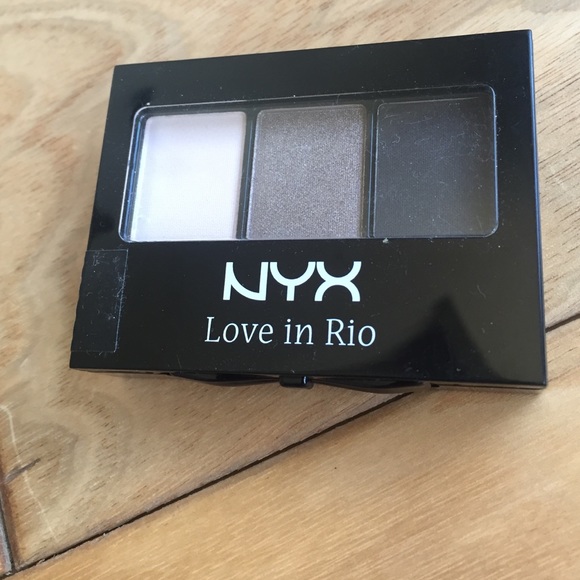 NYX love in Rio eyeshadow palettes - Picture 3 of 4