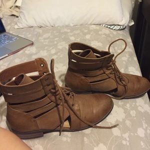Cutout boots