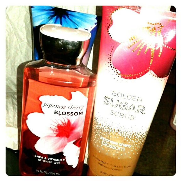 Shower gel & Golden sugar scrub set full size