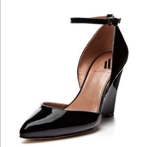 Ava & Aiden black wedges