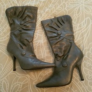 Fabulous grey boots by Bakers...perfect for fall!