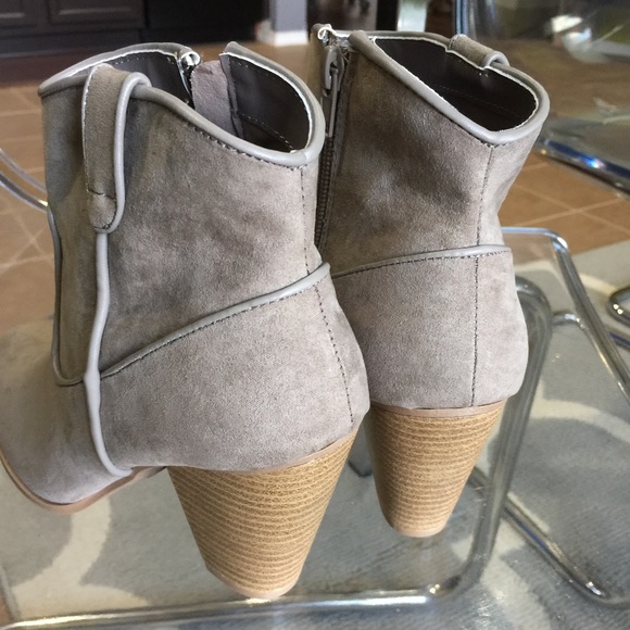 Taupe Faux Suede Boot size 6 - Picture 3 of 4