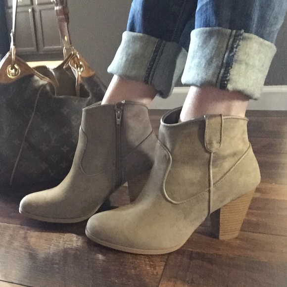 Taupe Faux Suede Boot size 6 - Picture 4 of 4