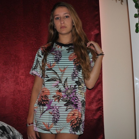 Flower Detailed, Slightly Sheer Tee