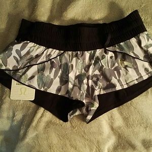 Lululemon surf shorts 6 nwt palm print