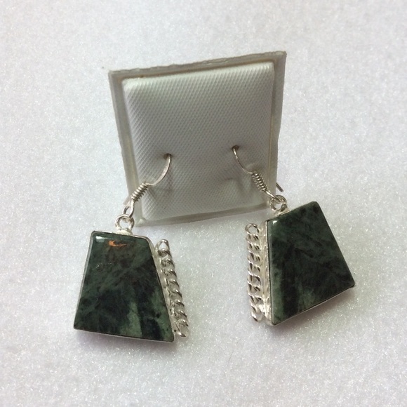Unbranded Jewelry - FINAL SALE PRICE Geometric Green Jasper Silver Earrings