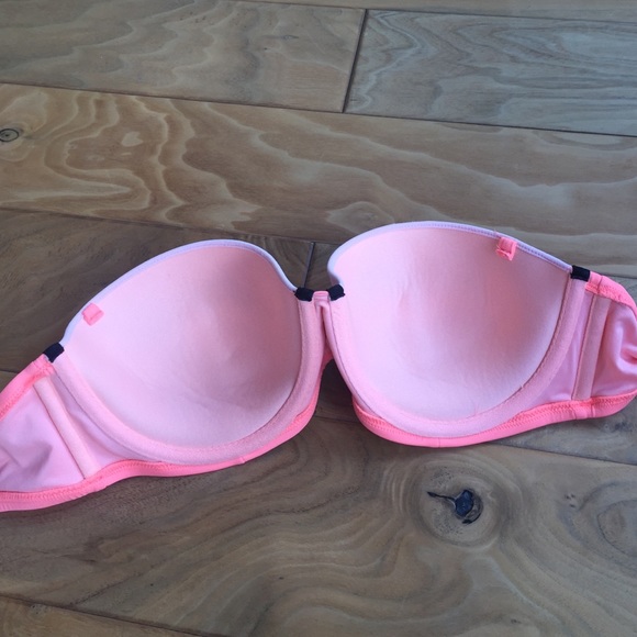 strapless Victoria's Secret bikini top - Picture 3 of 3