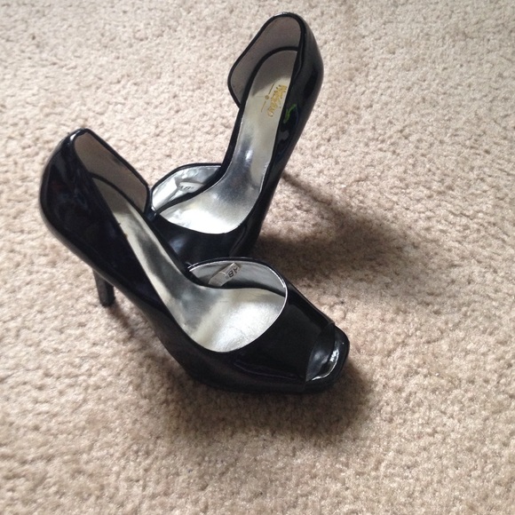 Black peep toe patent leather heels