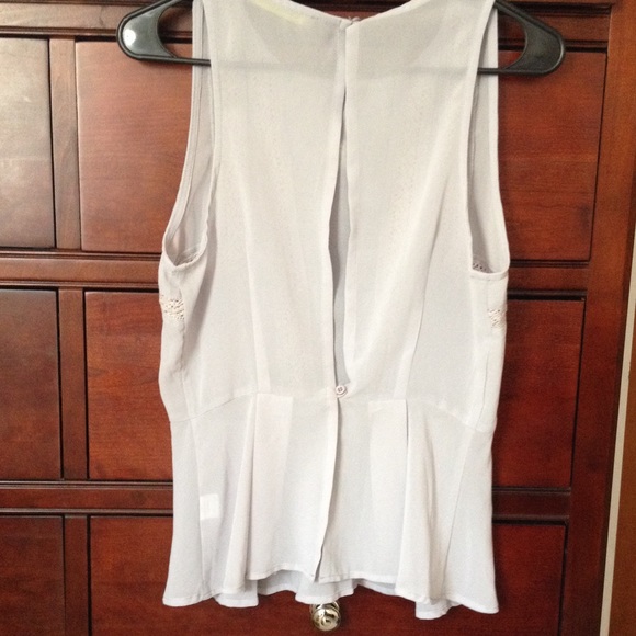 soft gray• sheer• finn&clover• open back shirt• - Picture 2 of 4
