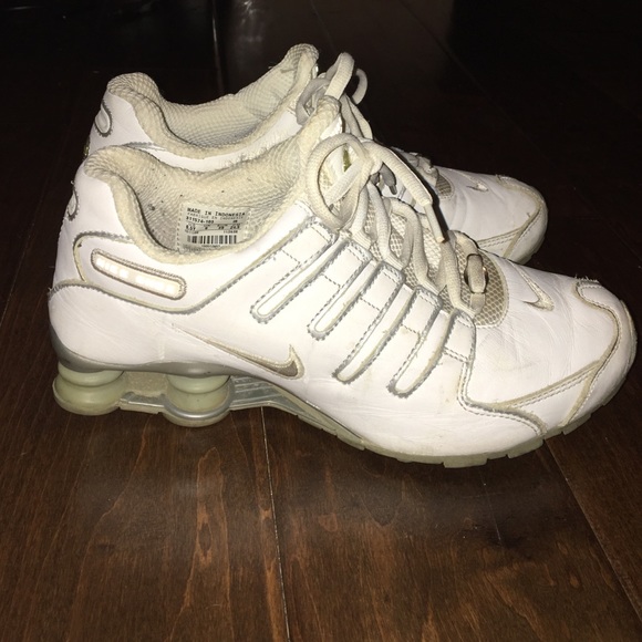 White nike shox