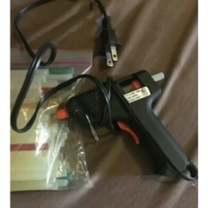 Glue gun and glue sticks