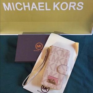 Michael kors iPhone 6plus flip wallet case beige