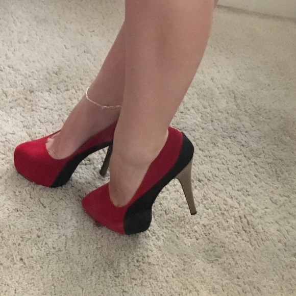 Beautiful red/ black heels