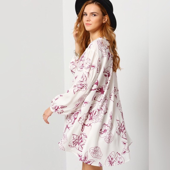 💝HP 💝Beige Long Sleeve V Neck Floral Dress💝 - Picture 2 of 4