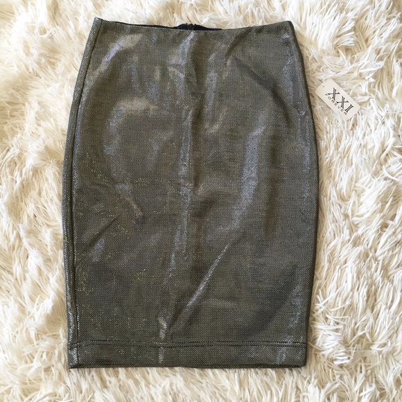 Forever 21 Textured Metallic Pencil Skirt - Picture 4 of 4