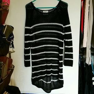 Black and white big knitted long sweater.