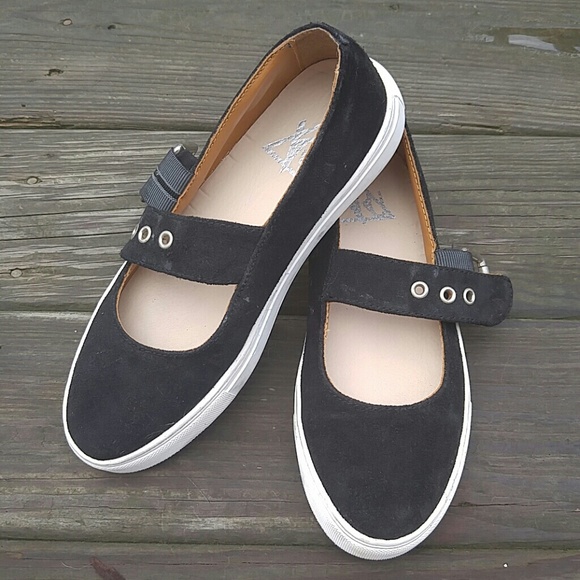 YRU Chill Mary Jane shoes.