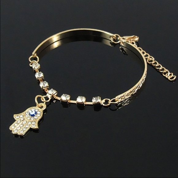 ✨🆕 Gold Hamsa with Diamond Studs✨ - Picture 3 of 3