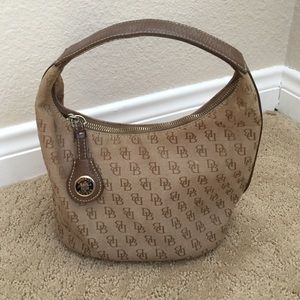 Dooney and bourke hand bag Dooney and bourke hand bag
