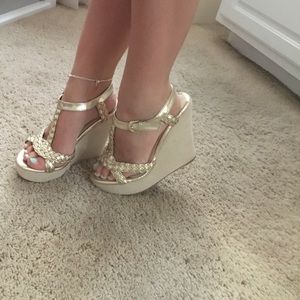 Gold wedges