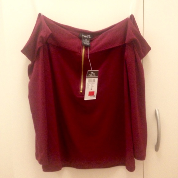 Shoulder-less Maroon Top - Picture 2 of 4