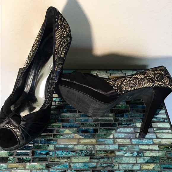 Size 9. Cathy Jean black lace, nude heels. - Picture 2 of 4
