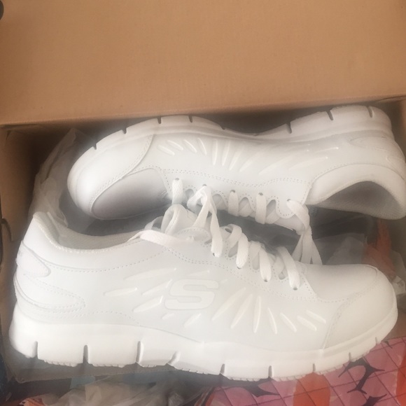hooters shoes 27 skechers shoes brand new hooters sneakers from hooters shoes 27 skechers shoes brand new hooters sneakers from