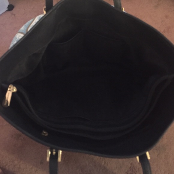 SOLD. Authentic Michael Kors Jet Set Tote Bag - Picture 2 of 4