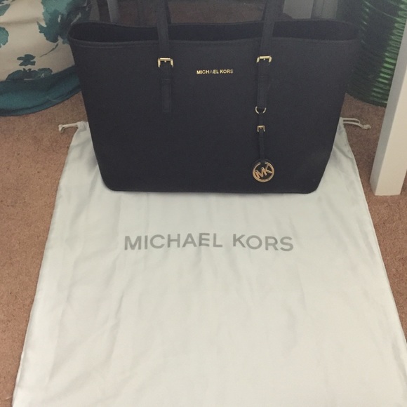 SOLD. Authentic Michael Kors Jet Set Tote Bag - Picture 3 of 4