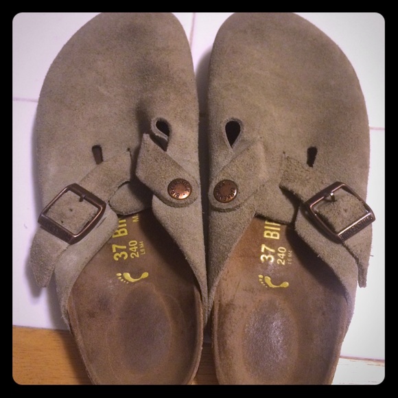 Like new!! Birkenstocks size 37 (7-7.5 women's)