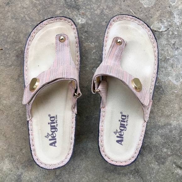 Allegria thongs size 39. Woven pastel leather