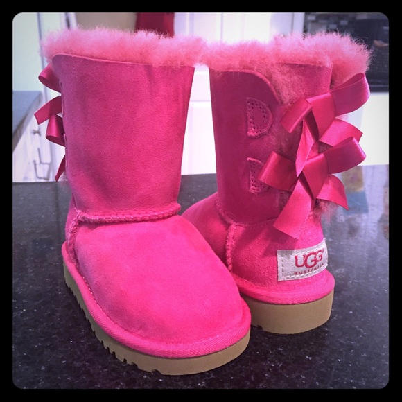 Bailey Bow UGG Boots (Toddler 6) - like new!