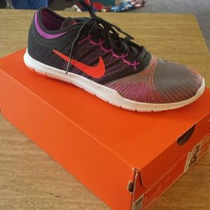 Nike women's flex size 7