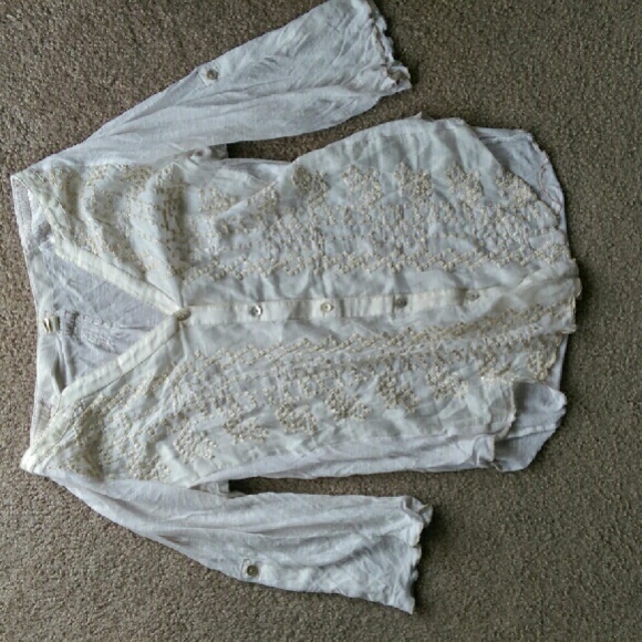 3/4 sleeve White V-neck